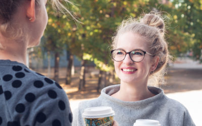 Smalltalk meistern: Diese Fragen brechen jedes Eis