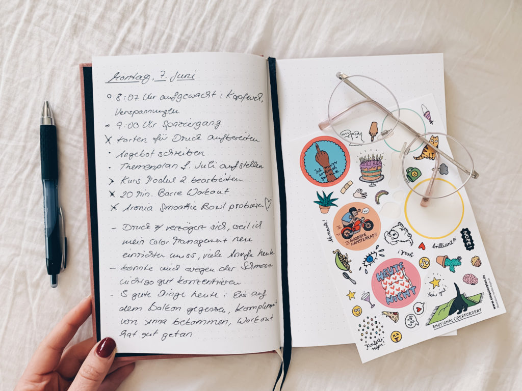 Alle reden vom Bullet Journal – was ist die Bullet Journal Methode und wie hilft sie dir? Hier findest du Tipps, Materialien und Ideen zum Durchstarten.