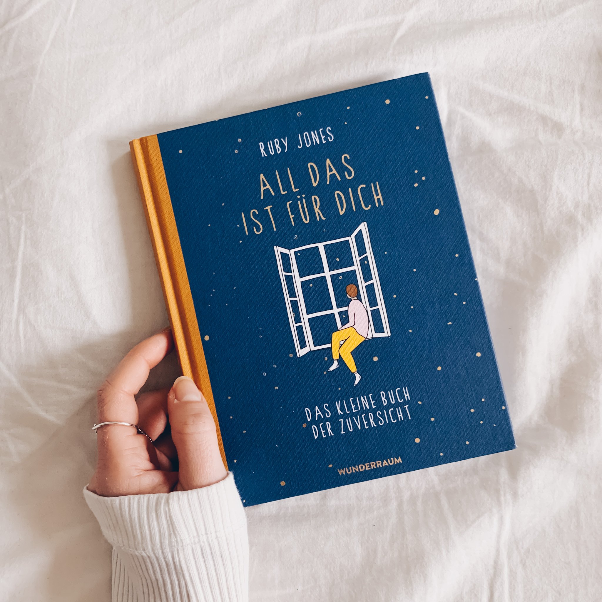 Buchtipp: "All das ist für dich: Das kleine Buch der Zuversicht" von Ruby Jones - Ein tolles Geschenk an dich selbst! Die liebevollen Illustrationen und Texte gehen direkt ins Herz und schenken dir Momente der Freude und Leichtigkeit in stressigen Zeiten. #stillundstark