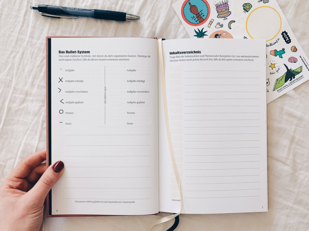 Das Bullet Journal: Die KonMari Methode fürs Gehirn. Alle reden von der Bullet Journal Methode – aber was ist das und wie hilft sie dir? Hier findest du Tipps und Ideen zum Durchstarten mit dem Planer, der endlich Klarheit über deine Ziele, Wünsche und Bedürfnisse bringen soll.