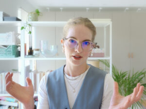 Kennst du diese Tage, an denen du deine Kolleginnen und Kollegen beobachtest und denkst: „Wow, alle sind so selbstsicher — nur ich selbst nicht.“? Selbstbewusstes Auftreten im Job ist eine Fähigkeit, die du erlernen kannst. In diesem Artikel teilen wir 5 überraschende Erkenntnisse mit dir, die durch jahrelange Forschungen wissenschaftlich belegt sind. Sie unterstützen dich dabei, deine Unsicherheiten zu überwinden und deine kraftvollen Stärken zu entfalten. Bereit? – Dann lass uns jetzt anfangen, dein neues Selbstvertrauen zu stärken!